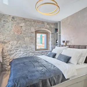 Magnolia Luxury Split